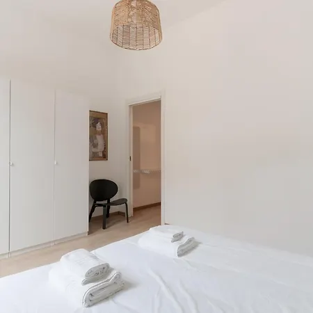 Guesthost - Porta Garibaldi White Flats-2